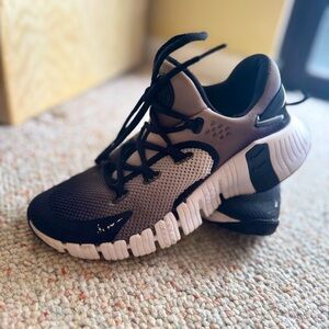 Stylish Black and Gray Athletic Sneakers
